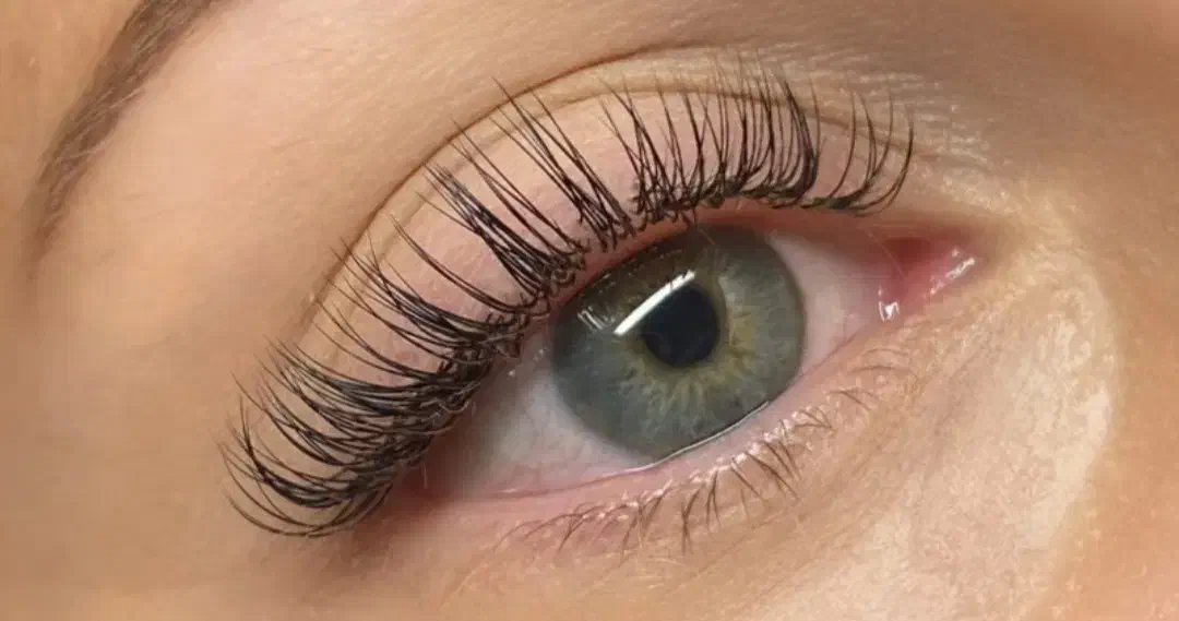 کاشت مژه|خدمات آرایشگری و زیبایی|بروجرد, |دیوار