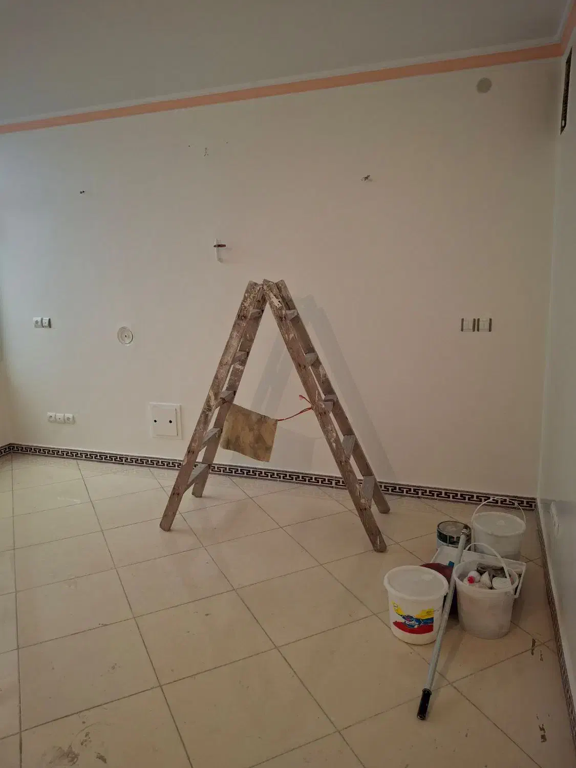 آپارتمان نازی اباد هزاردستگاه تازه نقاشی شده