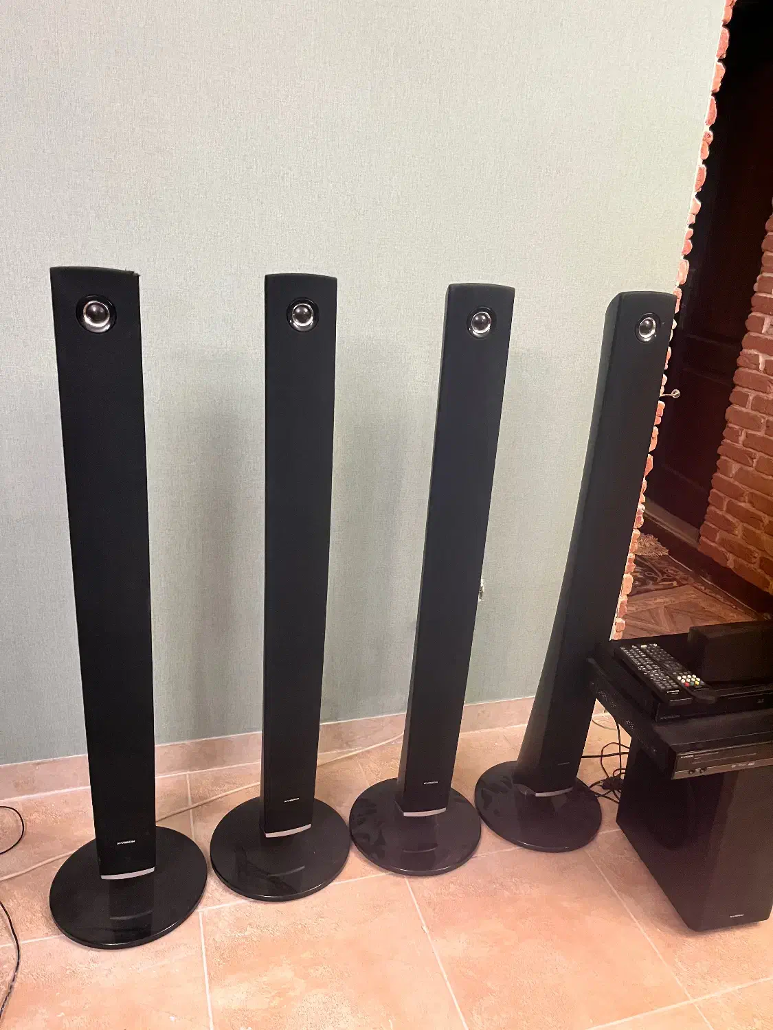 سینما خانواده و بلوی|سیستم صوتی خانگی|ری, علایین|دیوار