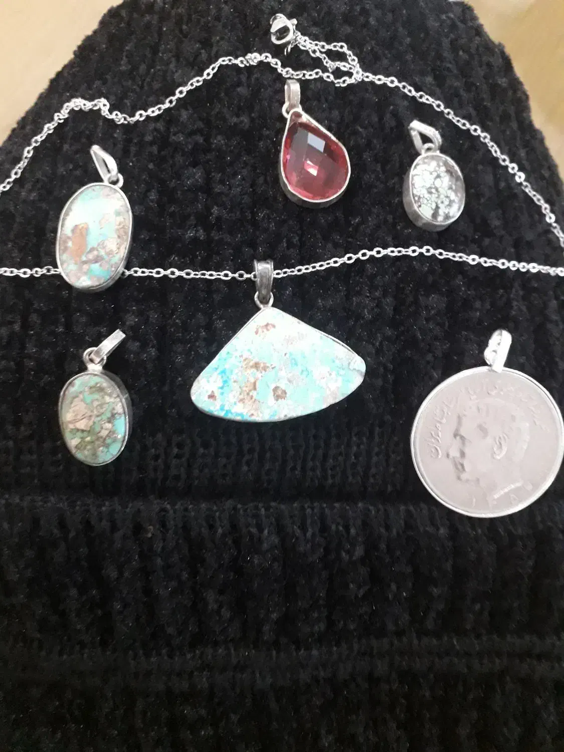 مدال وزنجیر فیروزه نیشابور|جواهرات|سورک, |دیوار