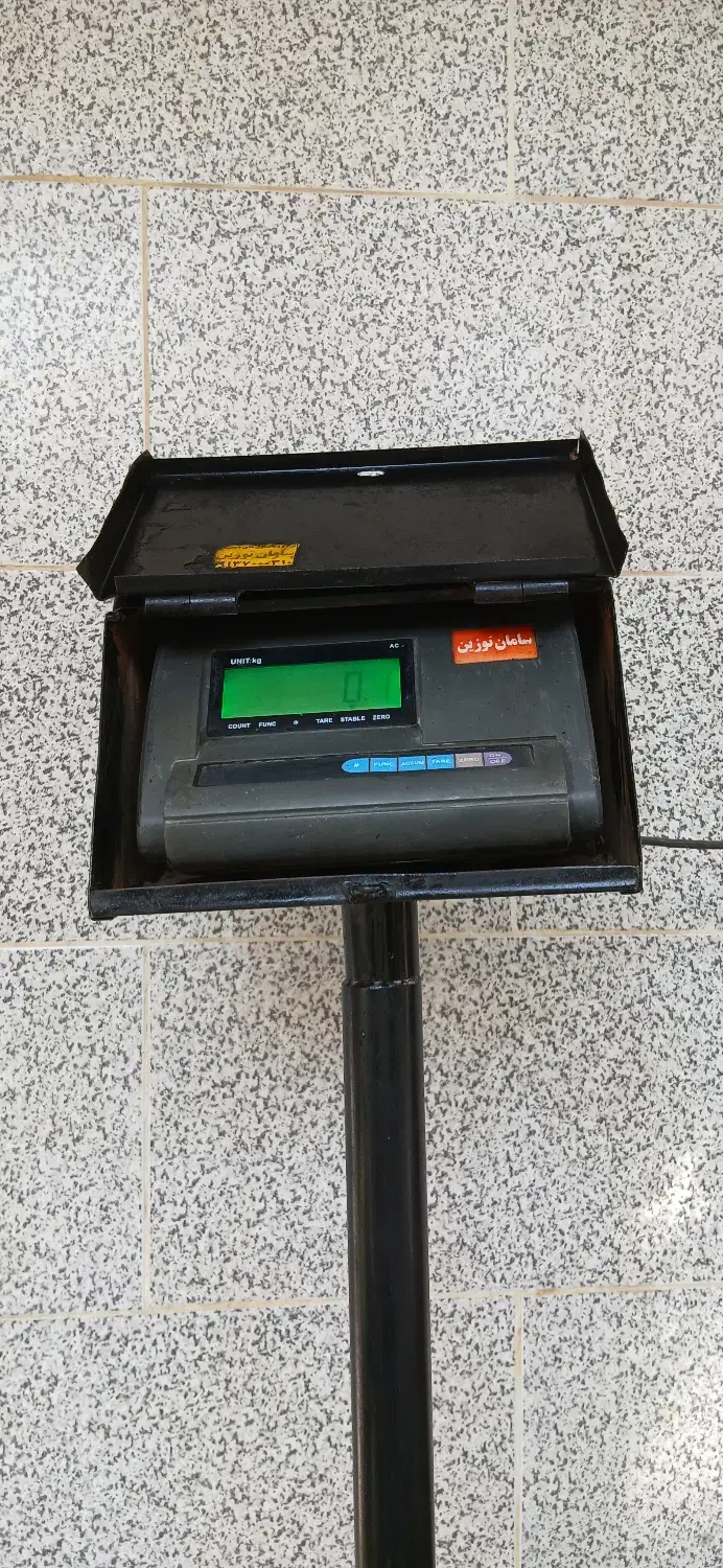 ترازو دیجیتال 2 تن چرخ دار باطری دار قابل شارژ|فروشگاه و مغازه|اصفهان, لیمجیر|دیوار