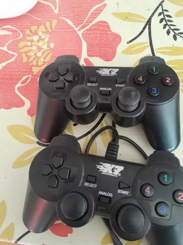 دسته دوعددی بازی کامپیوتر در حد نو|کنسول، بازی ویدئویی و آنلاین|سنندج, |دیوار