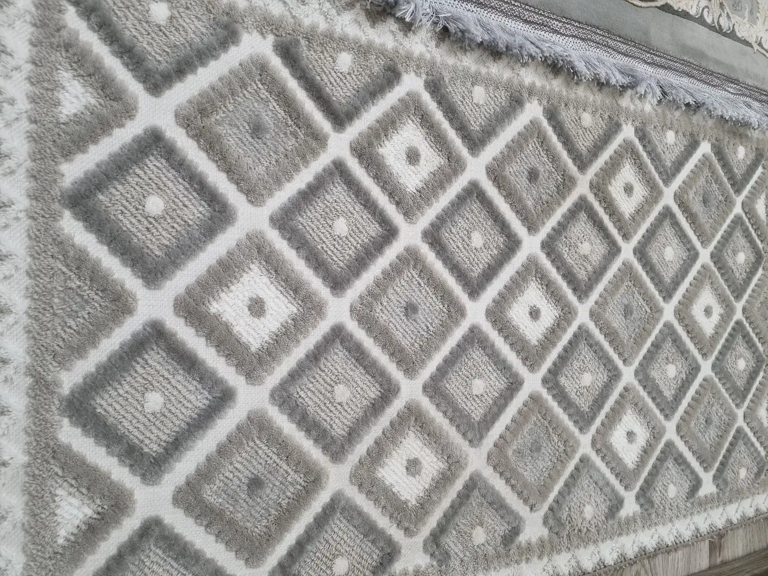 پادری|پادری|کرج, کوی زنبق|دیوار