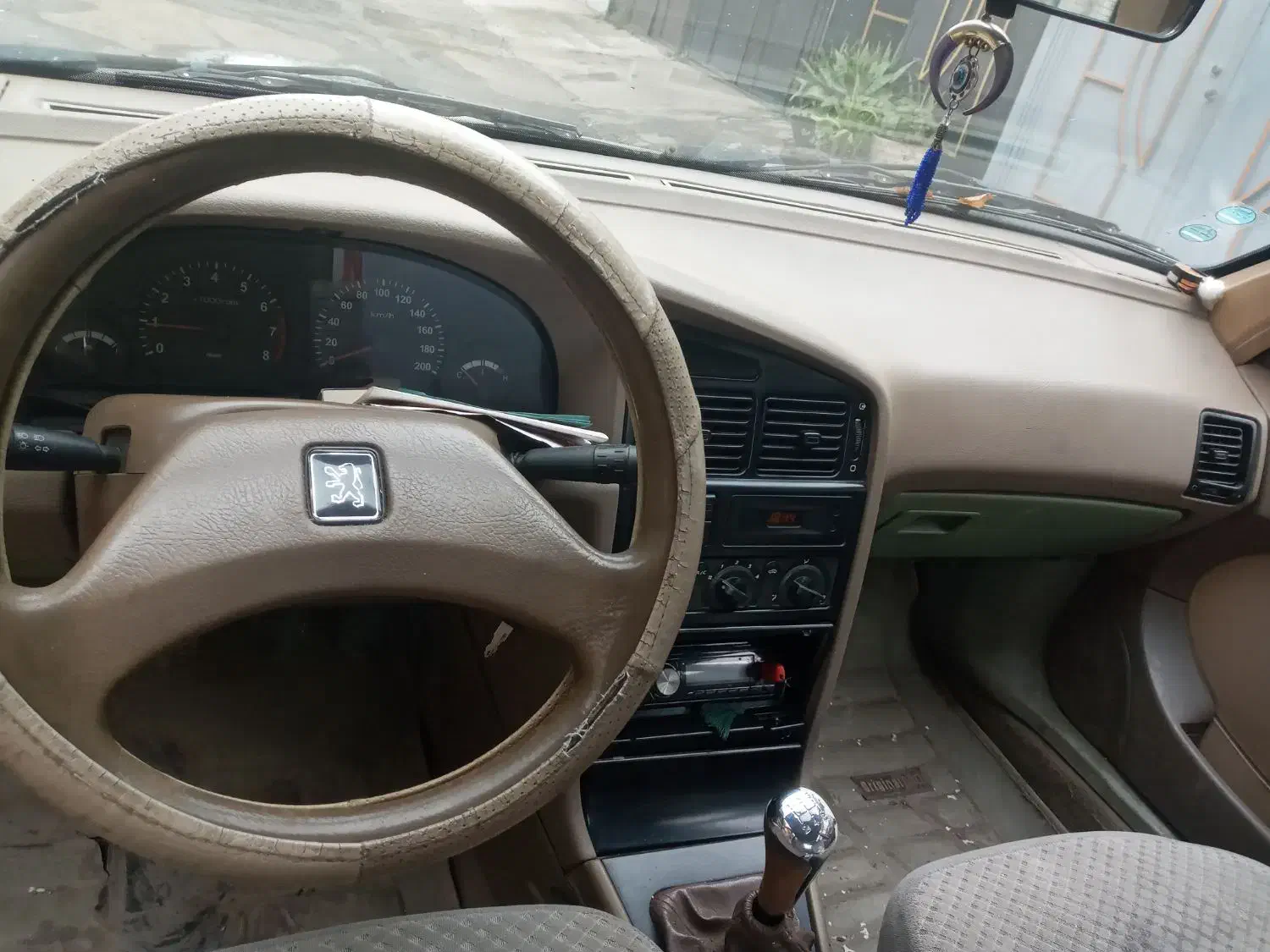 پژو ۴۰۵ نقره ایی سالم|خودرو سواری و وانت|لاهیجان, لیالستان|دیوار