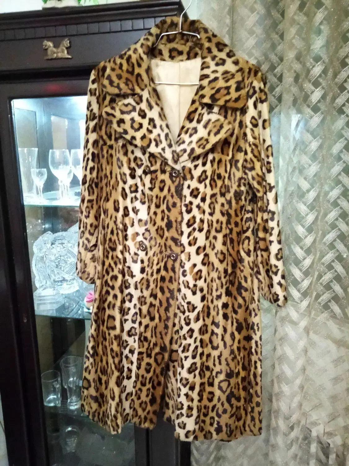 پالتو پلنگی|لباس|هشتگرد, فاز ۲ مهستان|دیوار