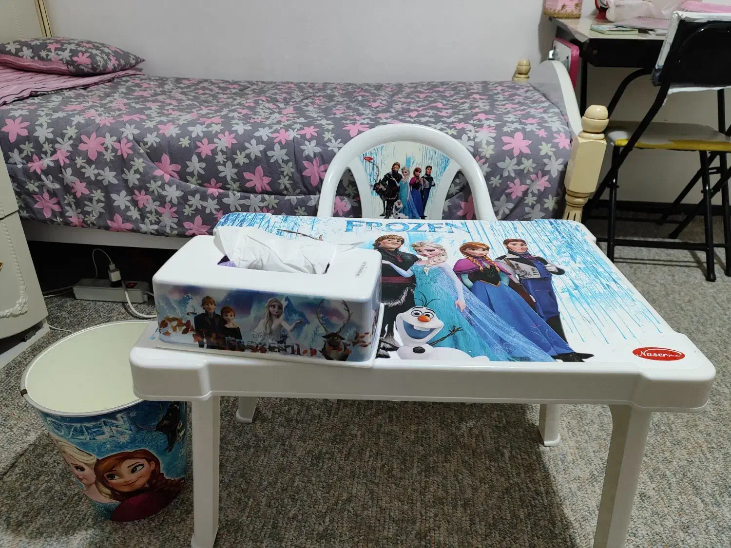 ست میز و صندلی فروزن|اسباب و اثاث بچه|ساری, |دیوار