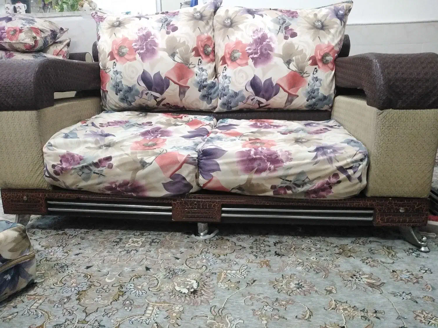 با سلام یک دست مبل هفت نفره با بدنه‌ چرم|مبلمان خانگی و میز عسلی|نیشابور, رنج آباد|دیوار