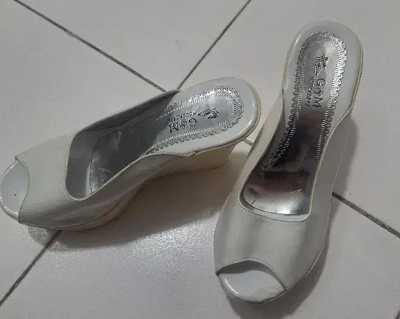 تعدادی کفش منصفانه|کیف، کفش، کمربند|تهران, جوانمردان (اندیشه)|دیوار