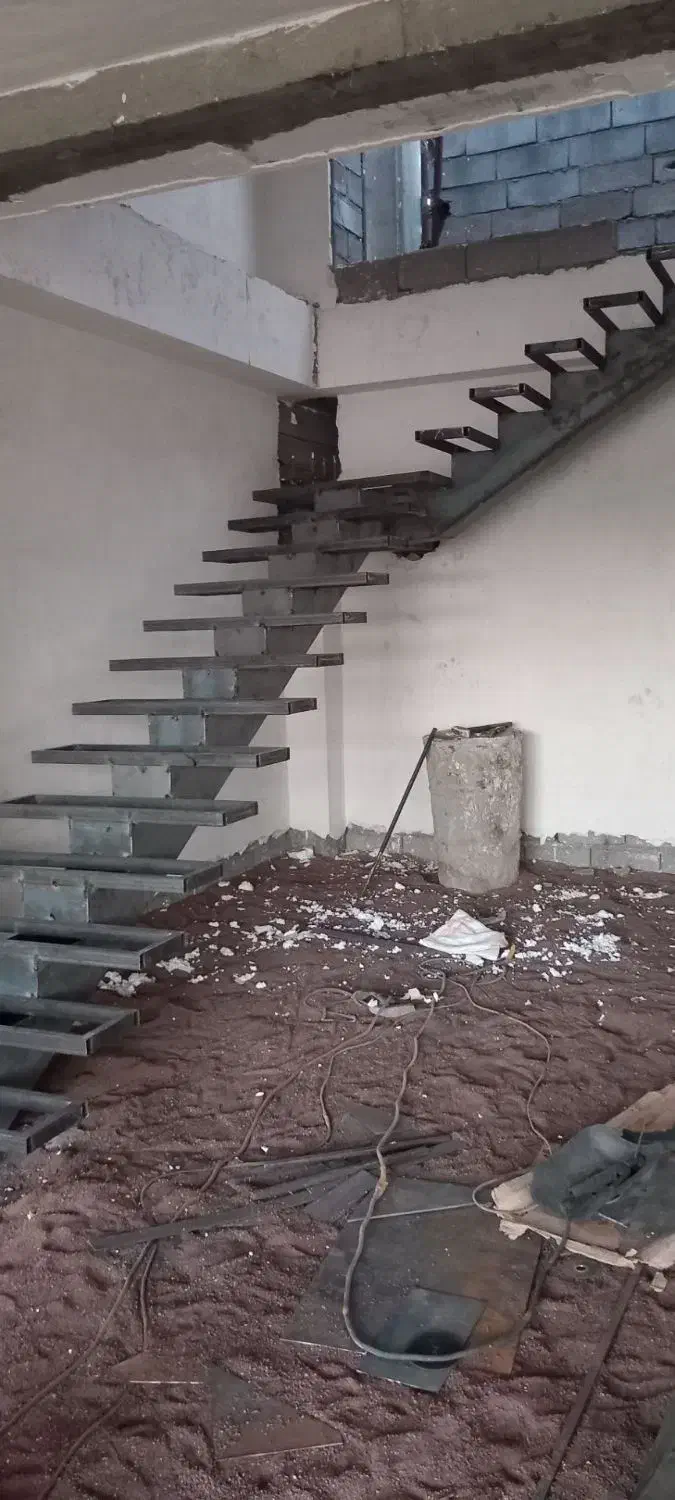 ساخت انواع پله های گِرد، مُعلق و...درغرب کشور|خدمات پیشه و مهارت|سنندج, |دیوار