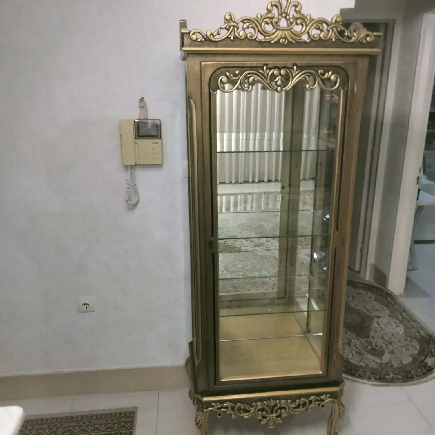 ویترین جنس چوب و آینه و شیشه 4طبقه|بوفه، ویترین، کنسول|قم, انسجام|دیوار