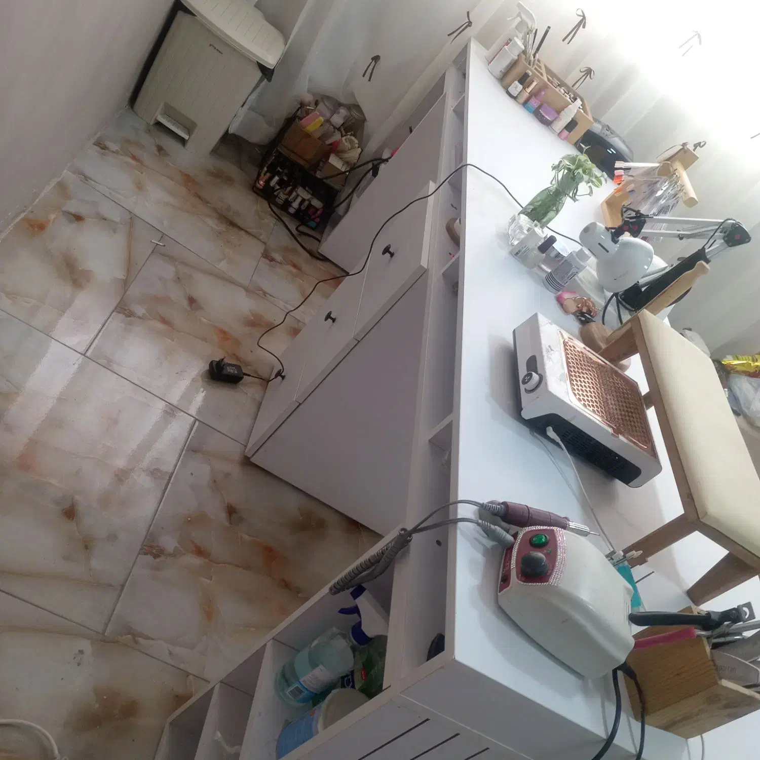 میز کار و صندلی سالن|آرایشگاه و سالن‌های زیبایی|محمودآباد, |دیوار