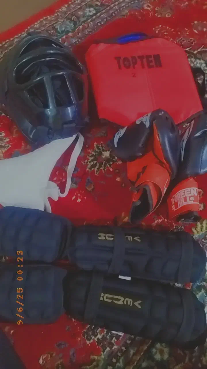 لباس کیک بوکسینگ|تجهیزات ورزشی|یاسوج, |دیوار