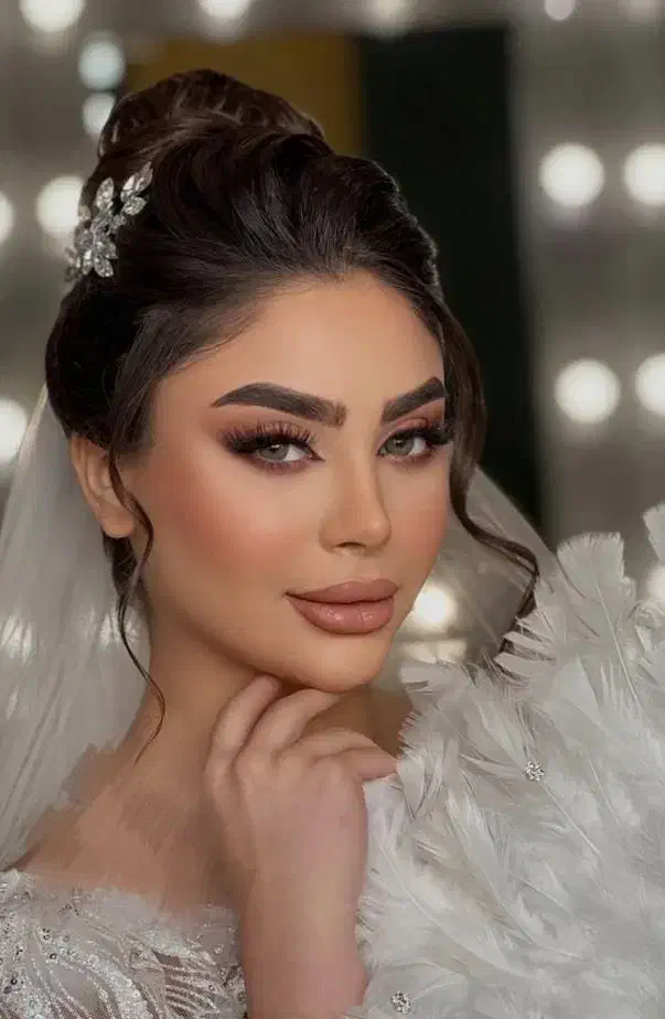 میکاپ شنیون تضمینی آف ویژه|خدمات آرایشگری و زیبایی|رشت, معلم|دیوار