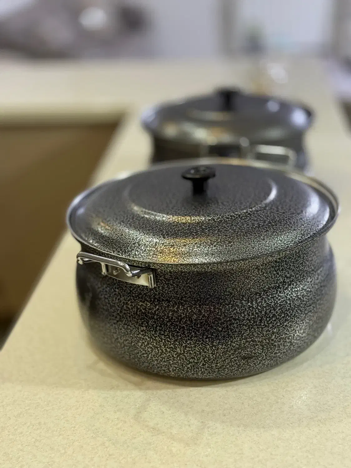 قابلمه|ظروف پخت‌وپز|سنندج, |دیوار