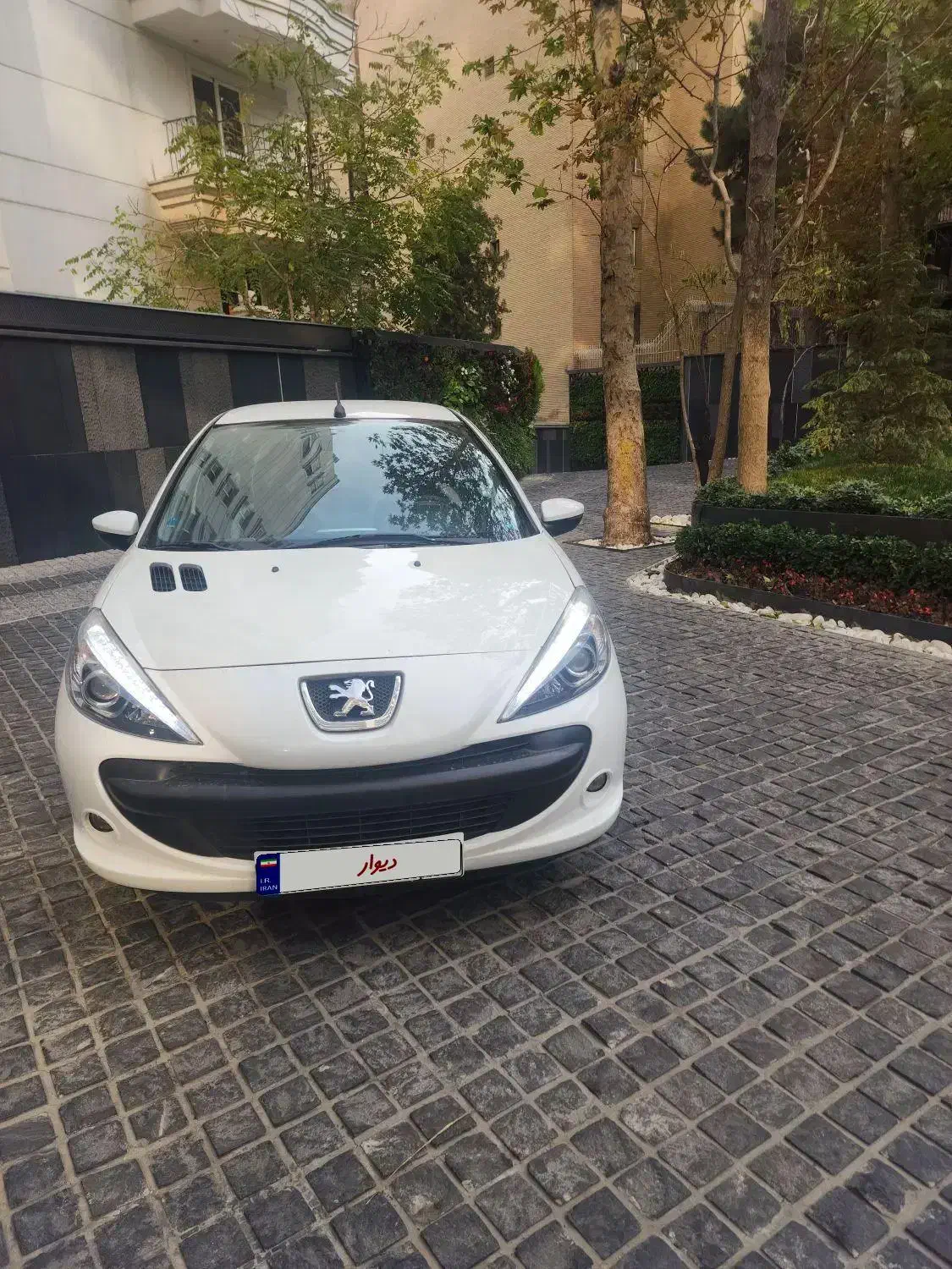 207 دنده 1396 سفید یه لکه رنگ|خودرو سواری و وانت|فردیس, منظریه|دیوار