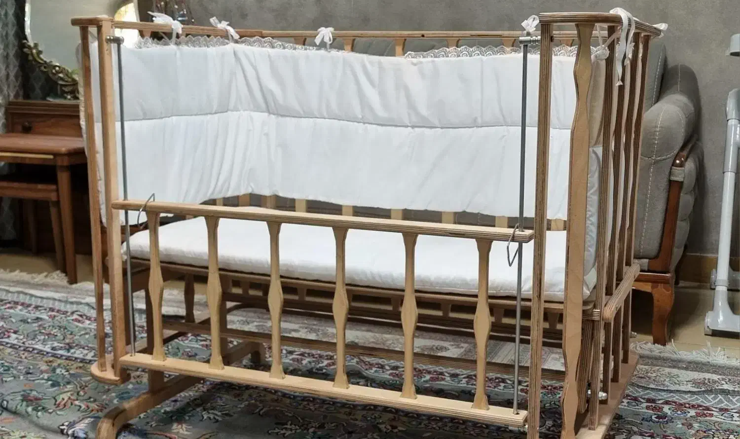 تخت کودک|تخت و صندلی بچه|رشت, چمارسرا|دیوار