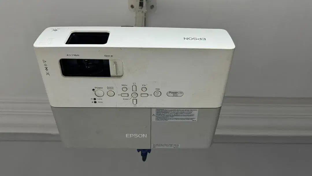 ویدیو پروژکتور Epson با کابل و پایه سقفی|تلویزیون و پروژکتور|تهران, مجیدیه|دیوار