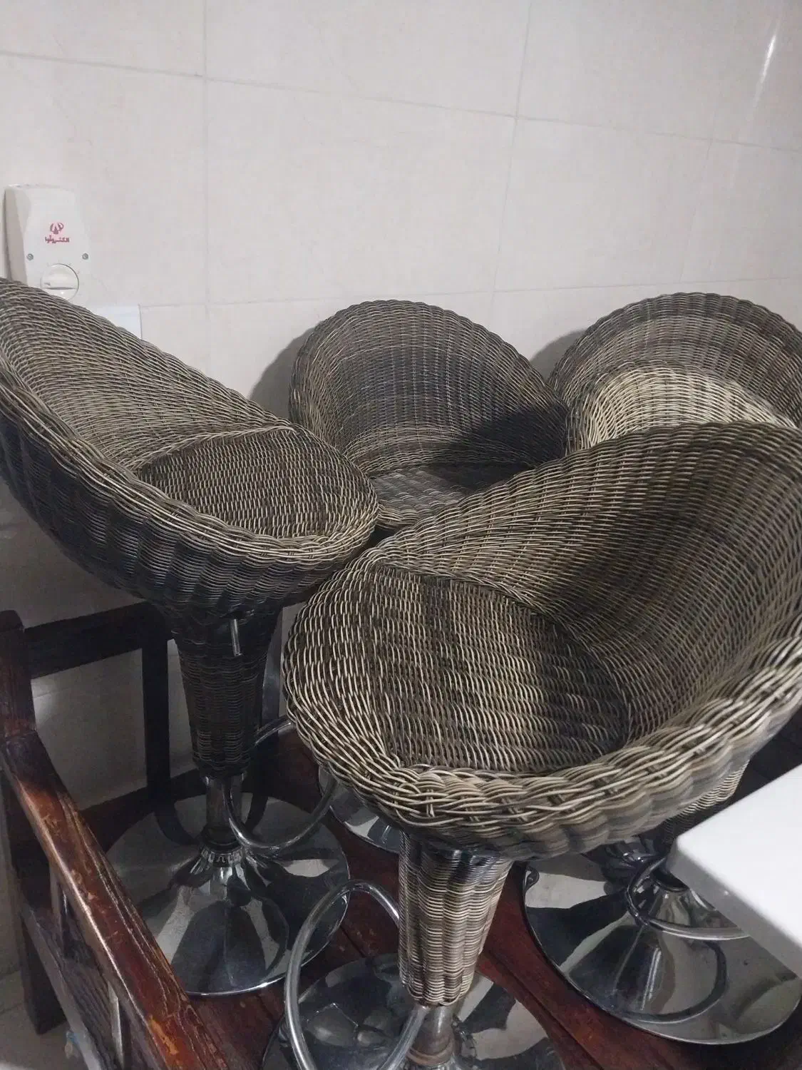 صندلی چرخشی|صندلی و نیمکت|چاف و چمخاله, |دیوار