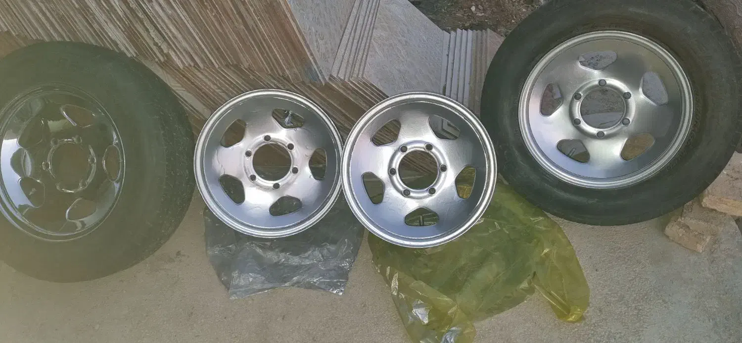 چهار عدد رینگ مزدا ودو عدد تایر مزدا|قطعات یدکی و لوازم جانبی|میاندوآب, |دیوار