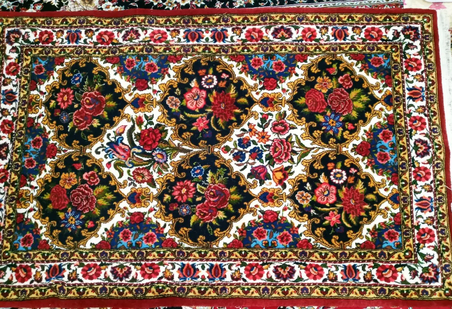 قالی دست باف|فرش|شهرکرد, |دیوار