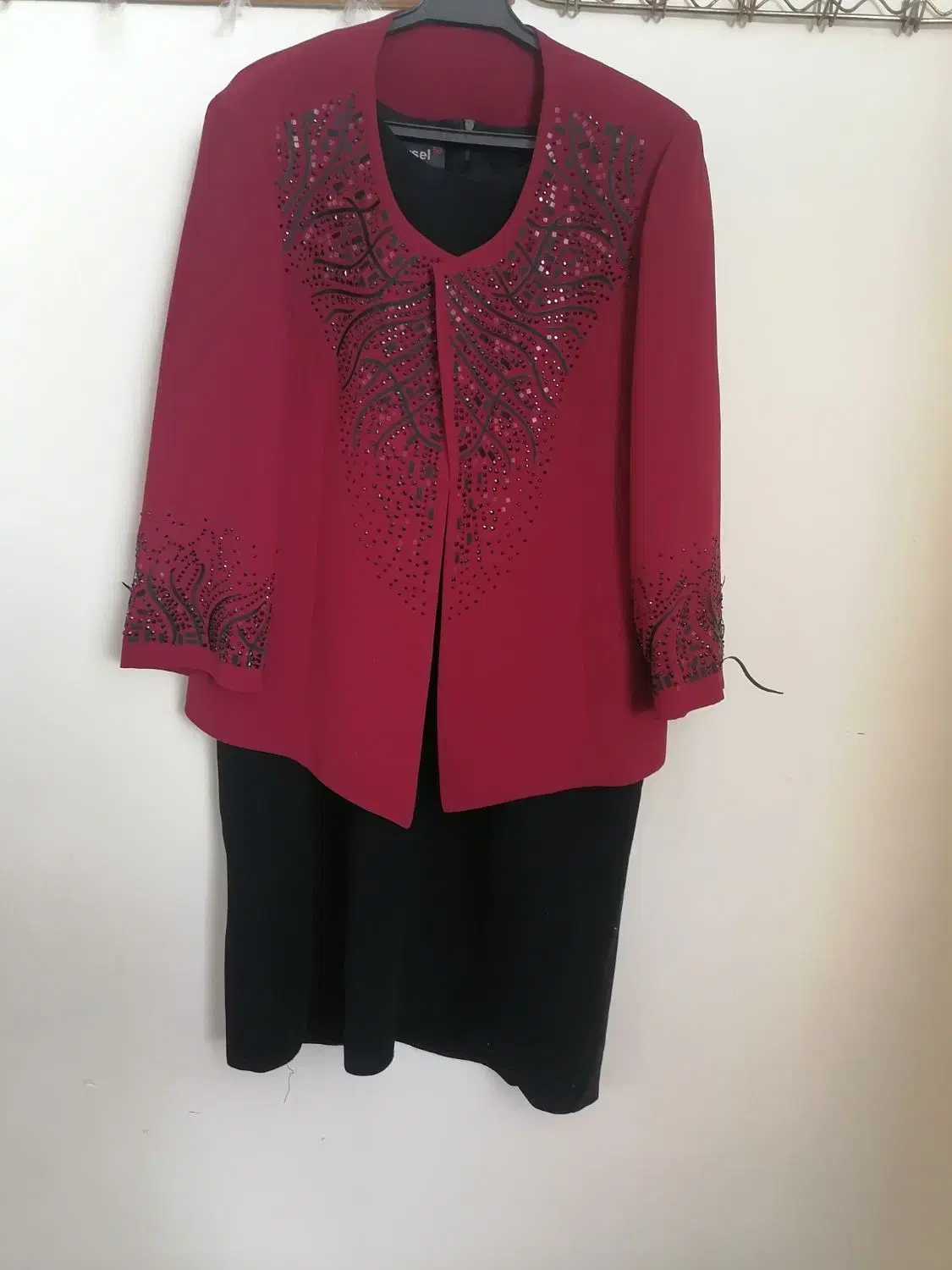 کت وسرفان|لباس|مبارکه, |دیوار