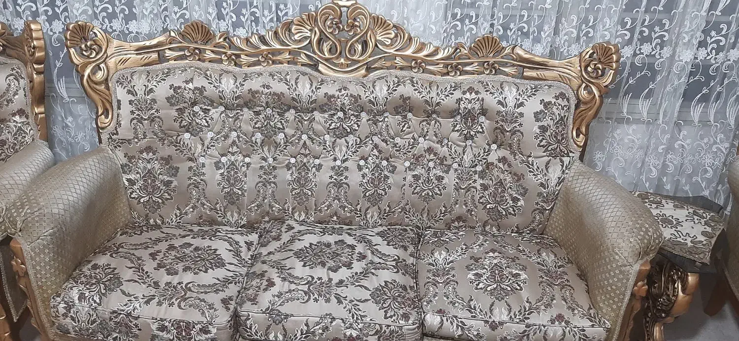 مبل سلطنتی ۹ نفره|مبلمان خانگی و میز عسلی|محمدشهر, محمدشهر|دیوار