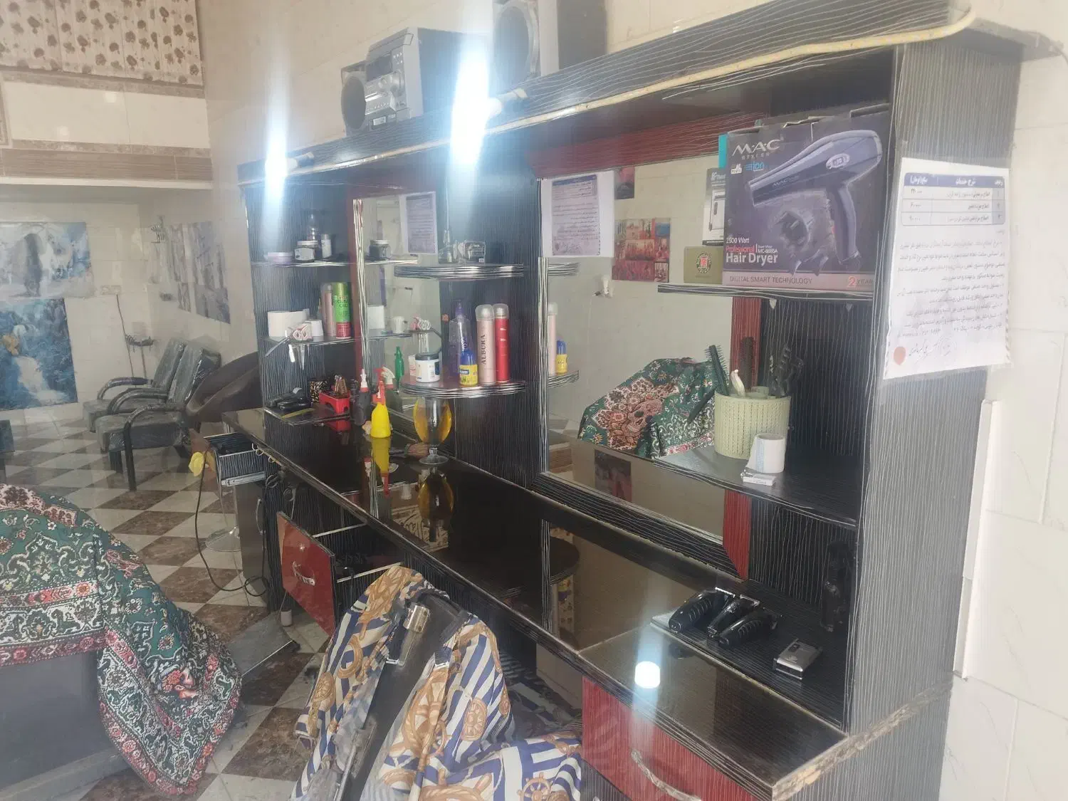 دکور آرایشگاه مردانه|آرایشگاه و سالنهای زیبایی|شیراز, کرونی(خاتونک)|دیوار