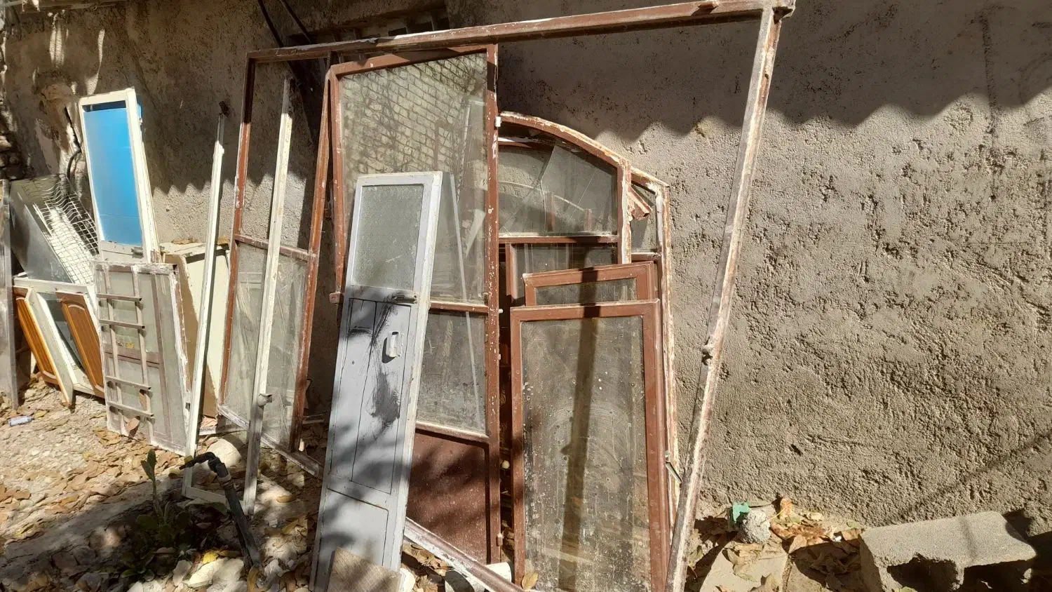 درب و پنجره|مصالح و تجهیزات ساختمان|نوبران, |دیوار