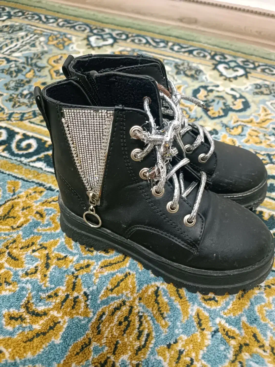 دو تا گفش بوت یکی بزرگ شماره 36ویکی30|کیف، کفش، کمربند|پارس‌آباد, |دیوار