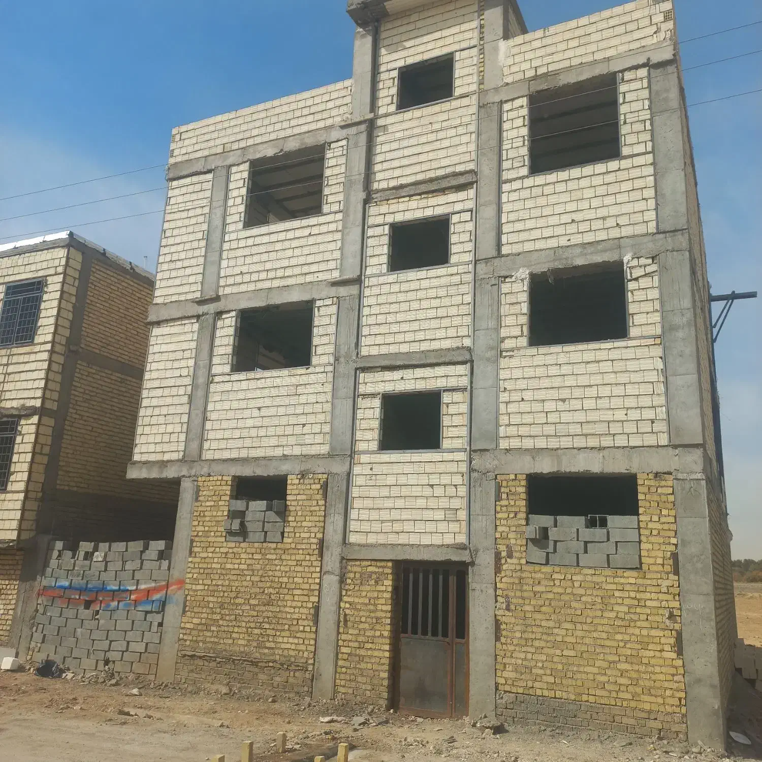 اسکلت قصر قمشه سازه بتن کوچه ۱۲ متری|فروش خانه و ویلا|شیراز, شهرک قمشه|دیوار