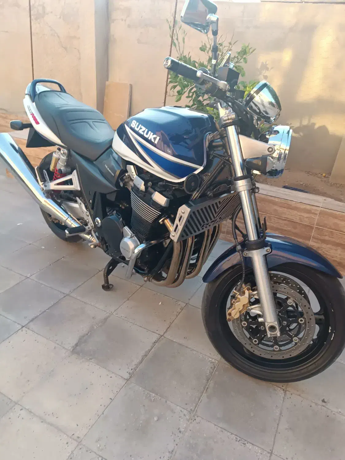 موتورسیکلت سوزوکی جی اس ایکس ۱۴۰۰ فروشی|موتورسیکلت|کازرون, |دیوار