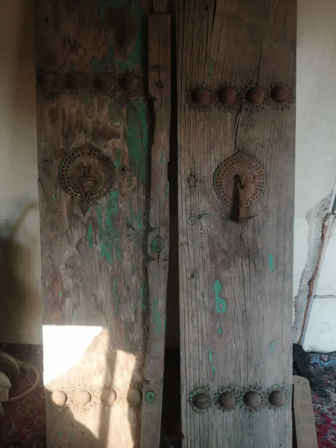 درب چوبی قدیمی دو لنگه 150 ساله|کلکسیون اشیاء عتیقه|چهاردانگه (تهران), |دیوار