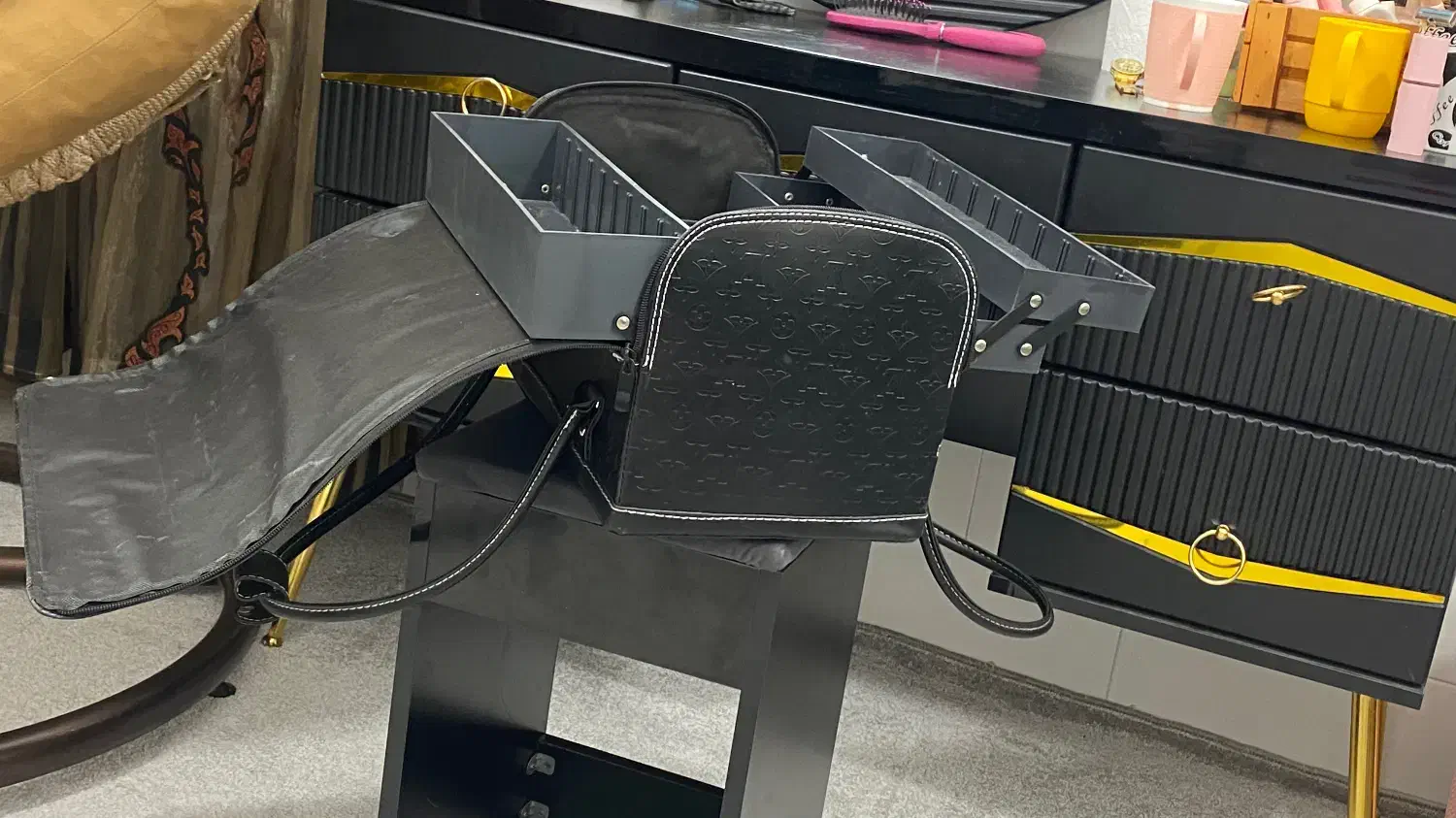 وسایل ارایشگاه(بافت کاری )|آرایشگاه و سالنهای زیبایی|برازجان, |دیوار