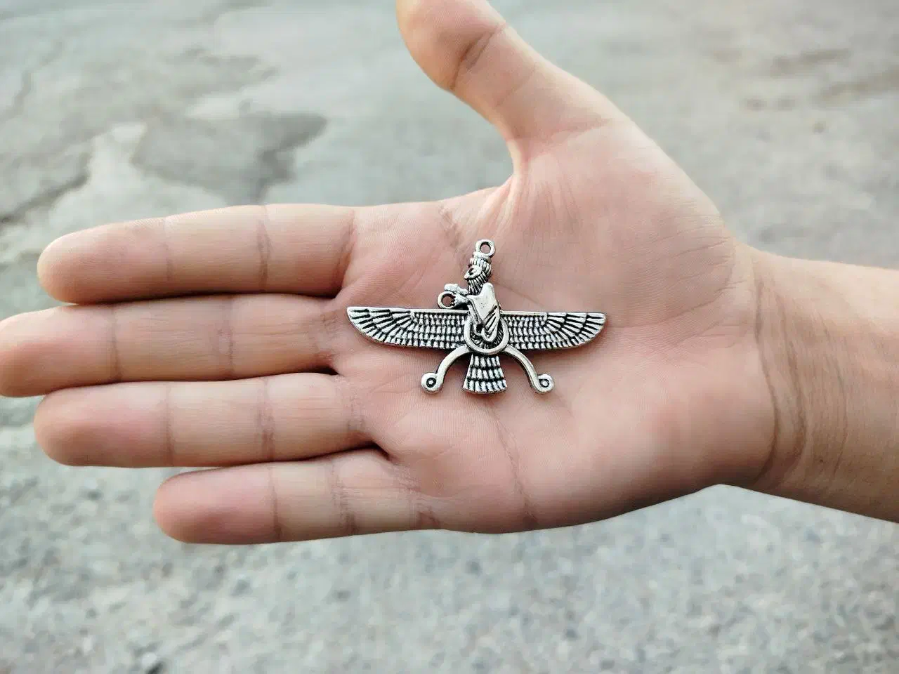 گردنبند استیل رنگ ثابت هخامنشیان طرح فروهر|بدلیجات|ارومیه, |دیوار