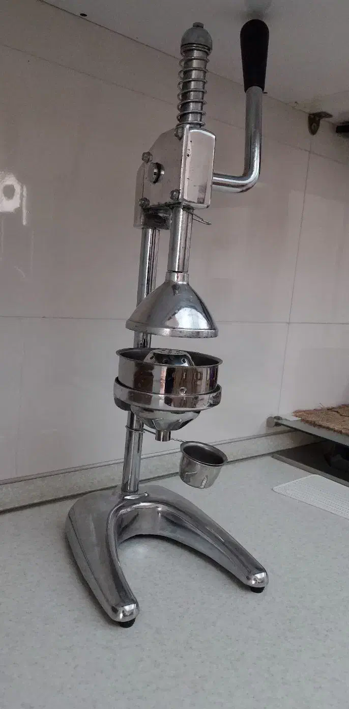 آب انار گیر|آبمیوه‌گیر و آب‌مرکبات‌گیر|قم, دانشگاه قم|دیوار