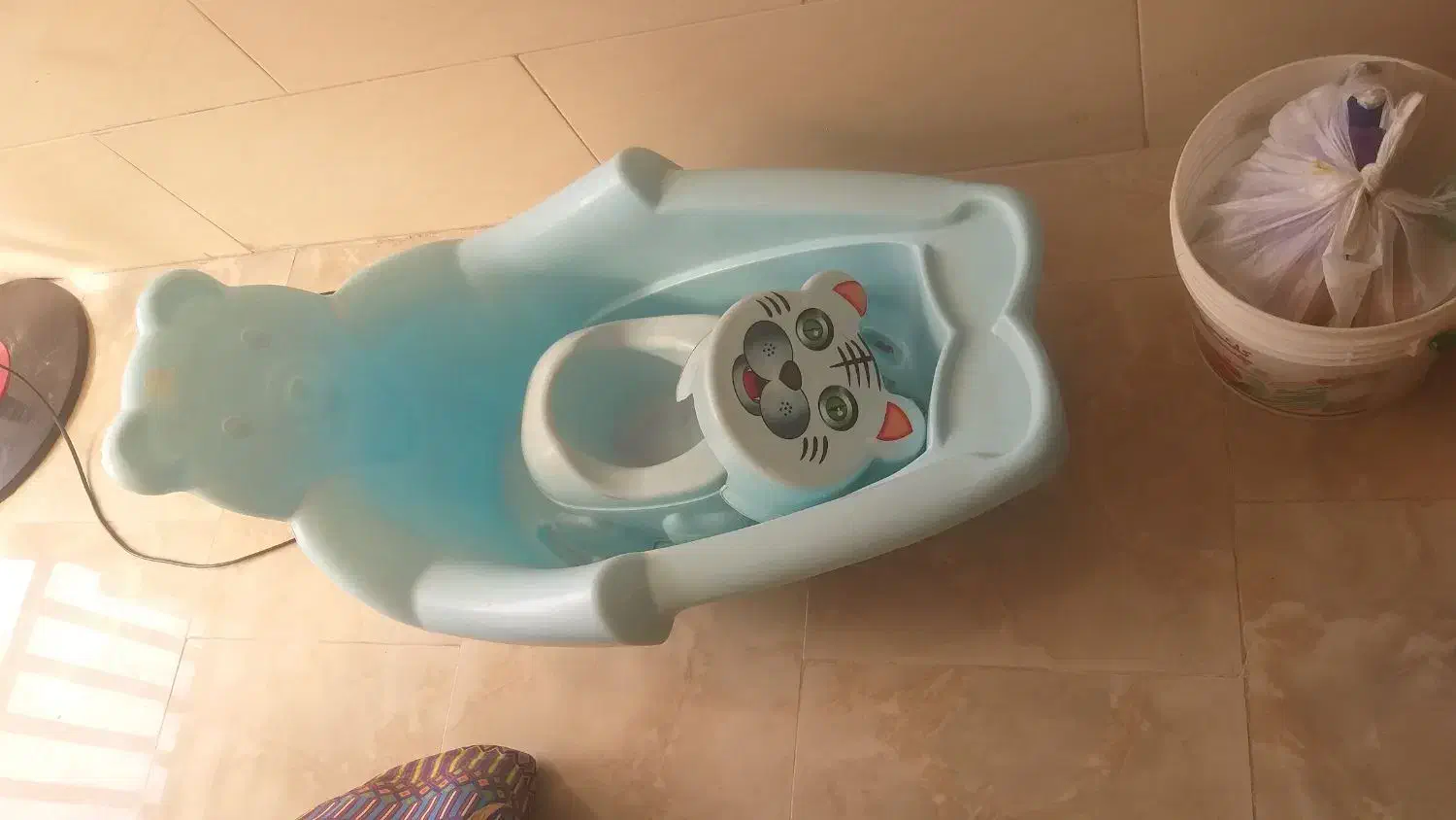 لگن پلاستیک بچه در حد نو ۳۵۰|اسباب و اثاث بچه|یزد, |دیوار