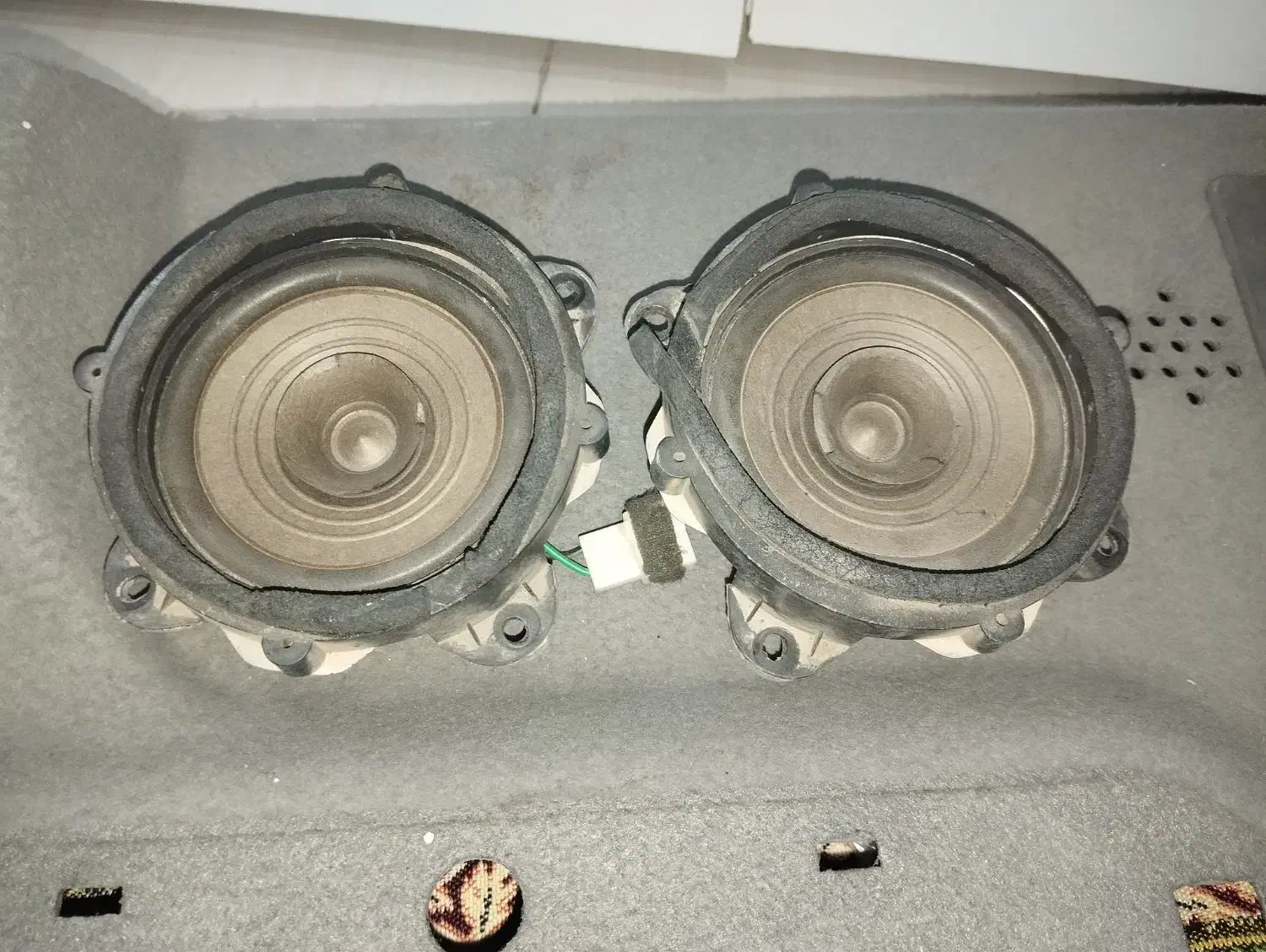 لوازم ساینا باند تاقچه خطر عقب و کمربند عقب سالم|قطعات یدکی و لوازم جانبی|مشهد, پورسینا|دیوار