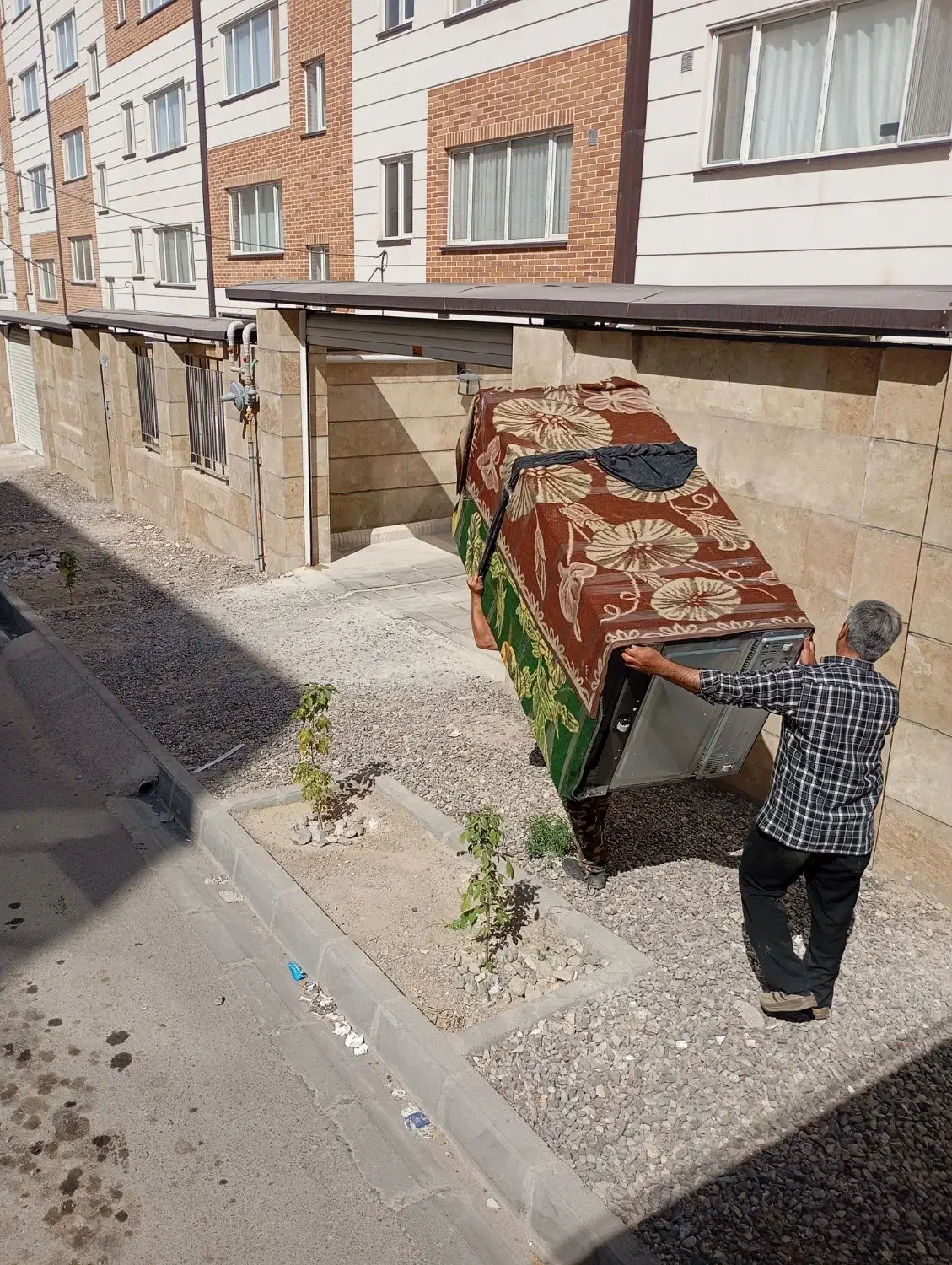 اتوبار باربری زنجانیان ایسوزو با ۵کارگر حرفه ای|خدمات حمل و نقل|زنجان, |دیوار