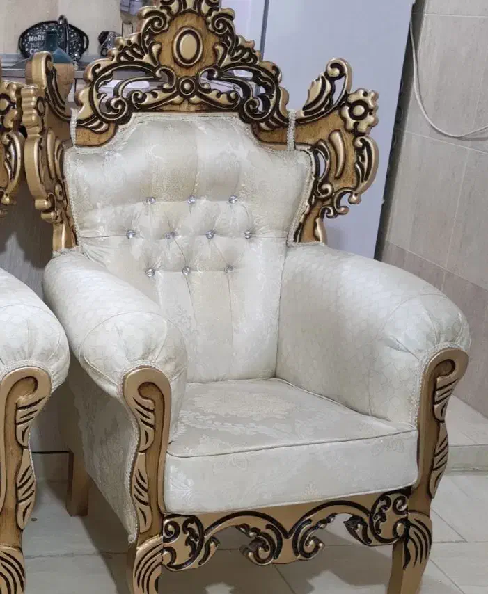 مبل زیبا و تمیز یک ساله خریدیم بخاطرکمبودجا میفروش|مبلمان خانگی و میز عسلی|محمدیه-قزوین, |دیوار