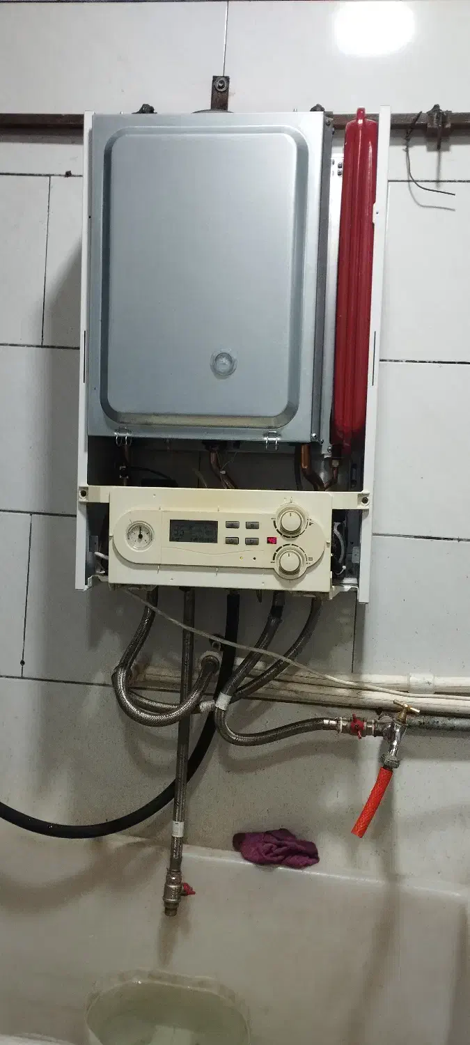 تعمیرات و نصب انواع پکیج و آبگرمکن های دیواری|آبگرمکن، پکیج، شوفاژ|بروجن, |دیوار