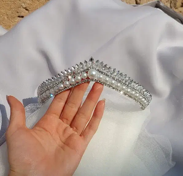 عروس و همراهی (تاج و ریسه،اکسسوری)|صنایع دستی و سایر لوازم تزئینی|بیستون, |دیوار