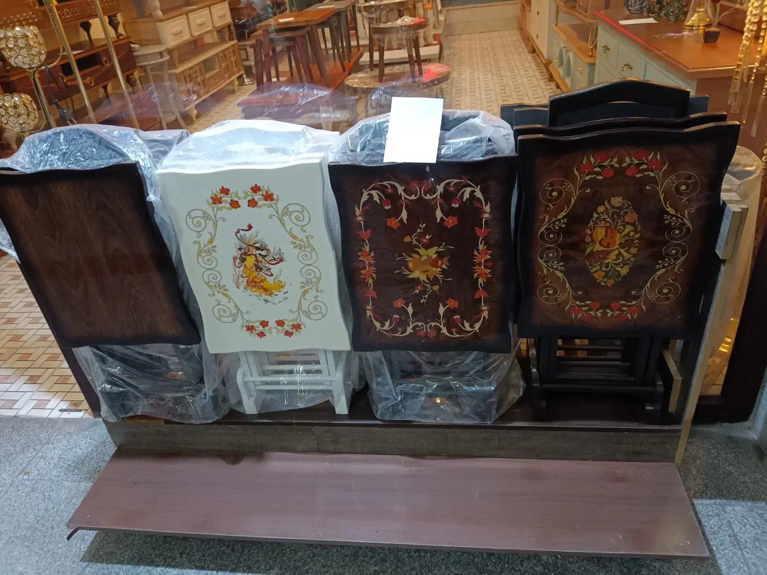 عسلی تاشو|مبلمان خانگی و میز عسلی|اندیشه, اندیشه فاز ۴|دیوار