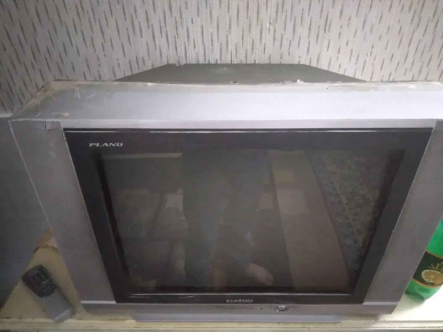 یک عدد تلویزیون قدیمی قیمت مناسب|تلویزیون و پروژکتور|یزد, |دیوار