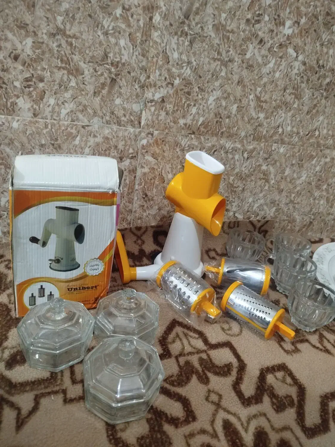 2تا قالین و سالاد خوردکن باقندون استکان|فرش|زاهدان, |دیوار