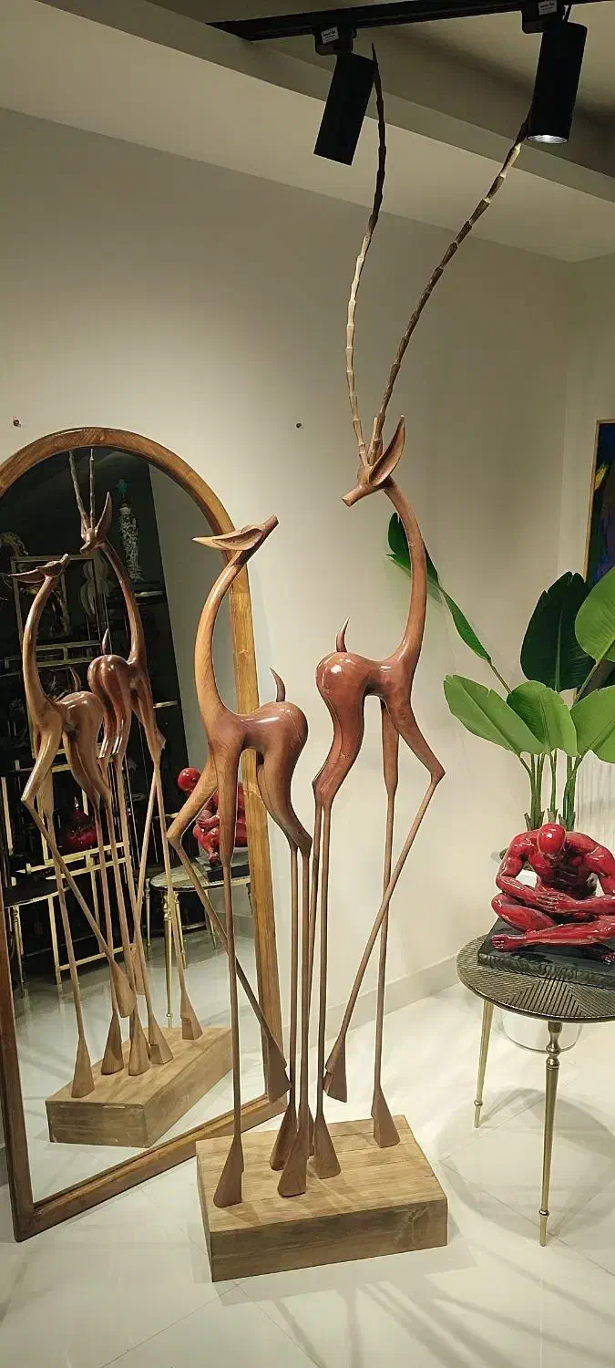 کنار سالنی مجسمه تمام چوب غزال|مجسمه، تندیس، ماکت|تبریز, |دیوار