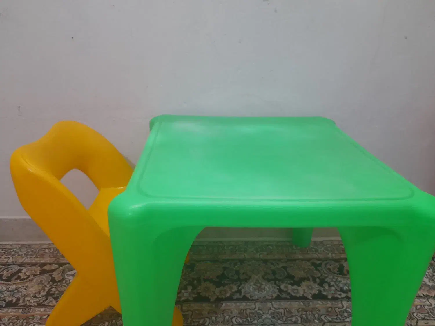 میز و صندلی|تخت و صندلی بچه|بیرجند, |دیوار
