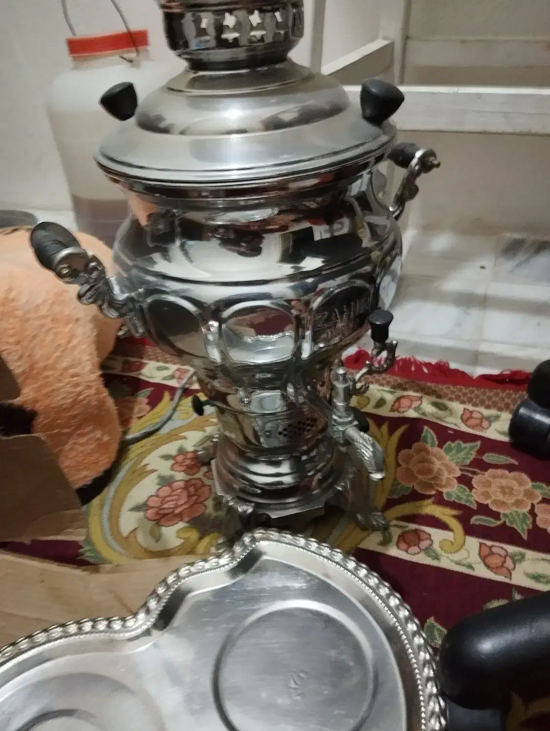 سماور شش لیتری سالم به همراه سینی|قوری، کتری، قهوهساز دستی|الیگودرز, |دیوار