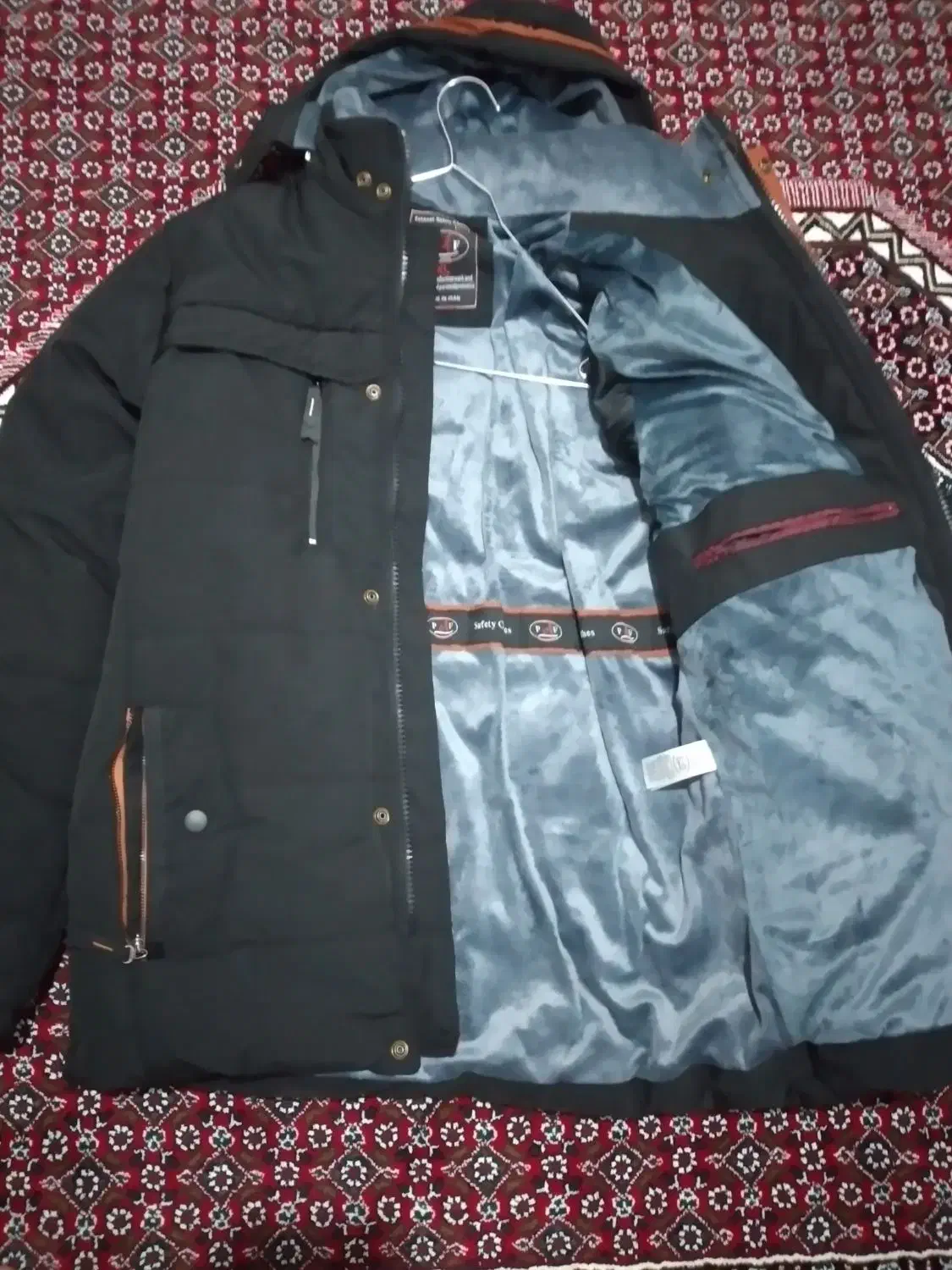 کاپشن|لباس|شاهین دژ, |دیوار