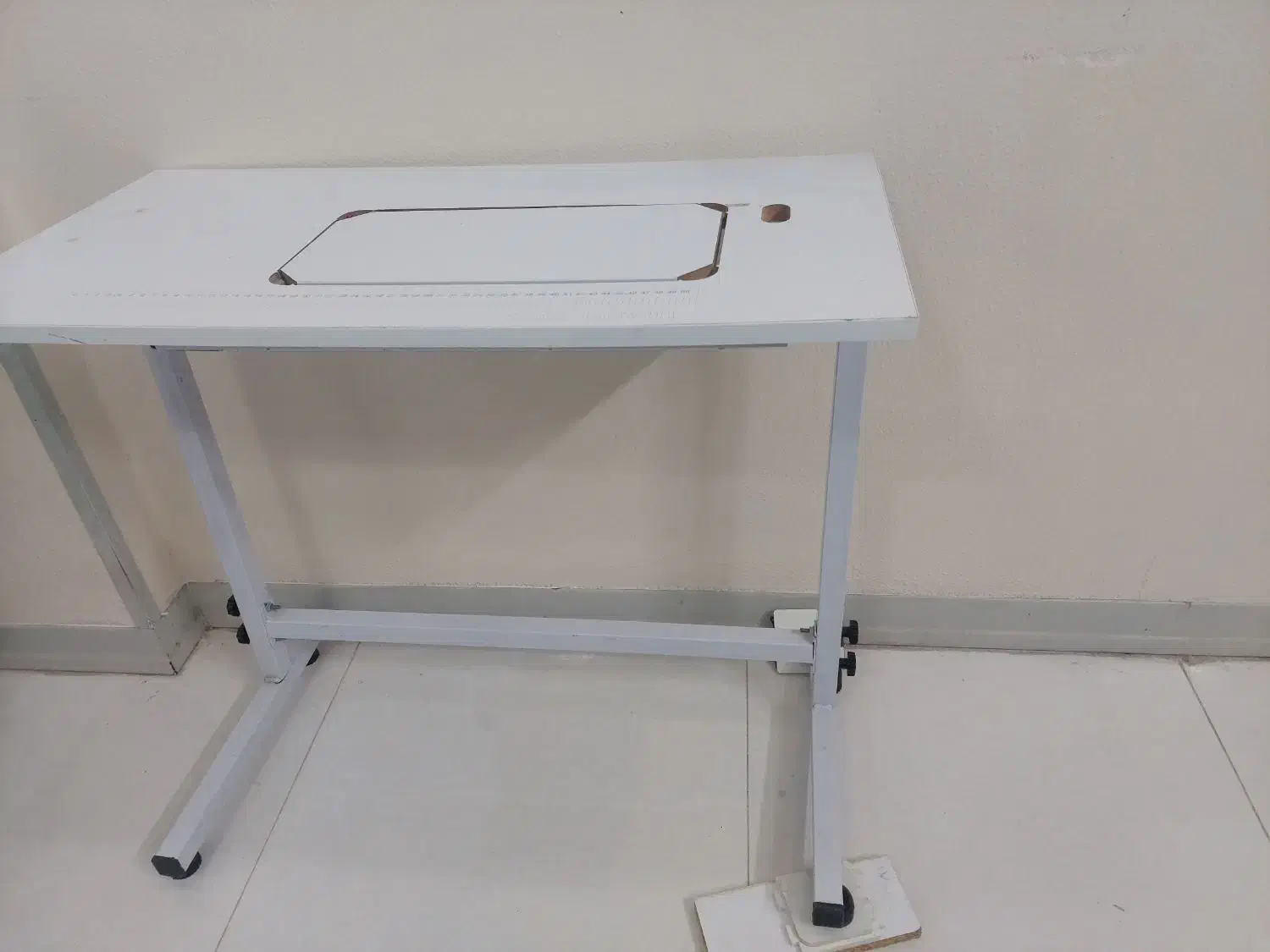 میز چرخ خیاطی|چرخ خیاطی و ریسندگی|شاهینشهر, عطار|دیوار