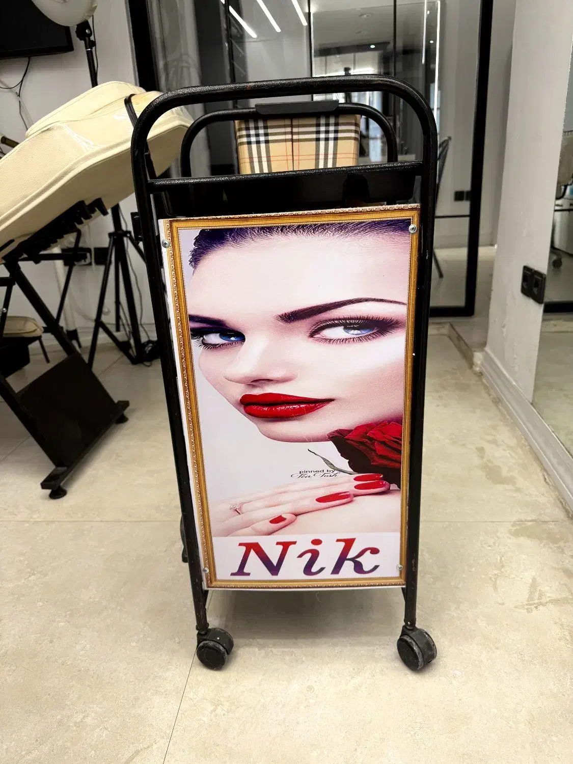 ترولی|آرایشگاه و سالن‌های زیبایی|لاهیجان, لیالستان|دیوار